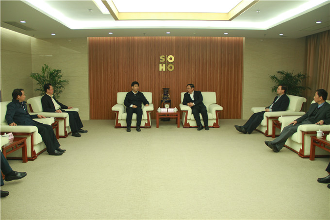 淮安市长曲福田、市政协主席王维凯到黄色漫画
考察调研