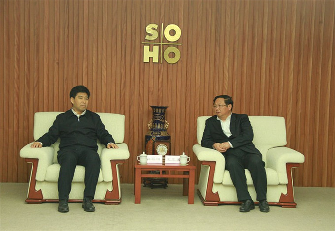 淮安市长曲福田、市政协主席王维凯到黄色漫画
考察调研