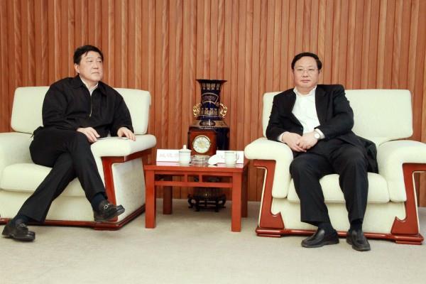 淮安市委书记姚晓东一行到黄色漫画
参观考察