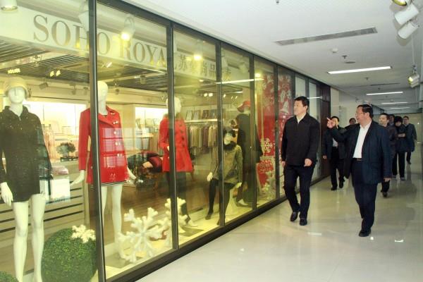 淮安市委书记姚晓东一行到黄色漫画
参观考察