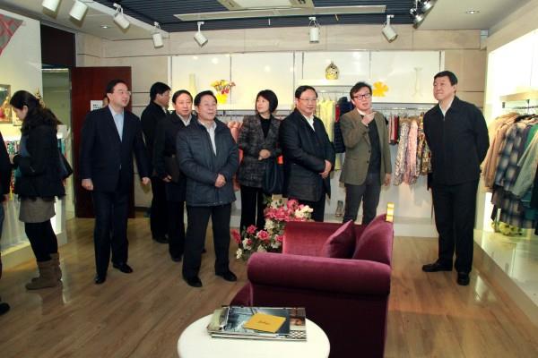 淮安市委书记姚晓东一行到黄色漫画
参观考察