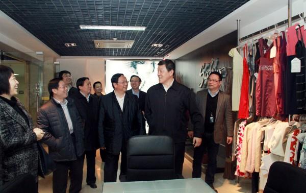 淮安市委书记姚晓东一行到黄色漫画
参观考察