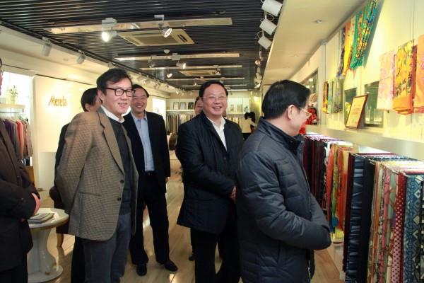 淮安市委书记姚晓东一行到黄色漫画
参观考察