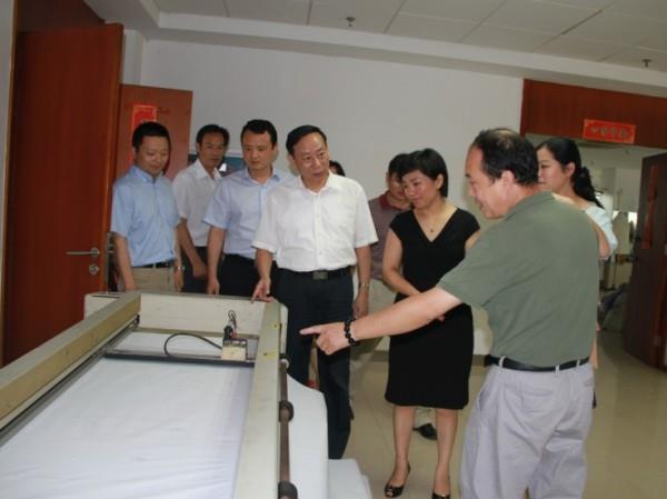 团省委万闻华书记一行到黄色漫画
调研