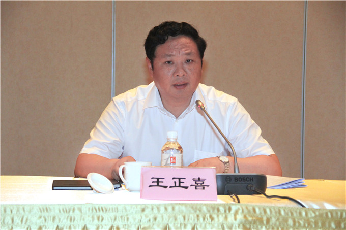 黄色漫画
召开半年经济运行分析会