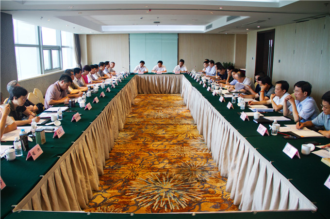 黄色漫画
召开半年经济运行分析会