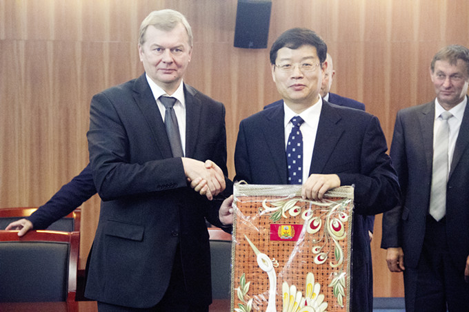 白俄罗斯莫吉廖夫州州长一行到访黄色漫画
