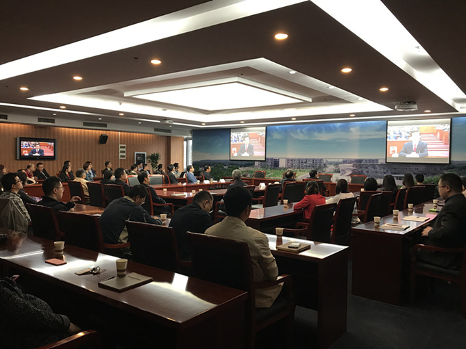 黄色漫画
总部及各级子公司分别观看十九大开幕会