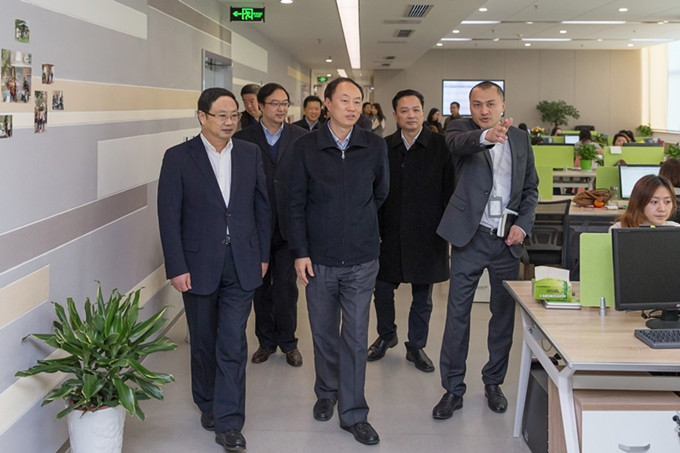 马秋林副省长到黄色漫画
调研