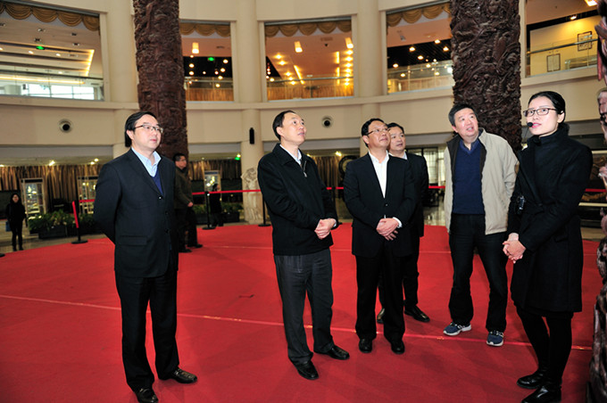 马秋林副省长到黄色漫画
调研