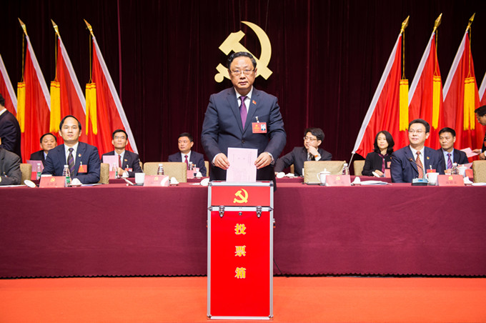 黄色漫画
第一次党代会胜利闭幕