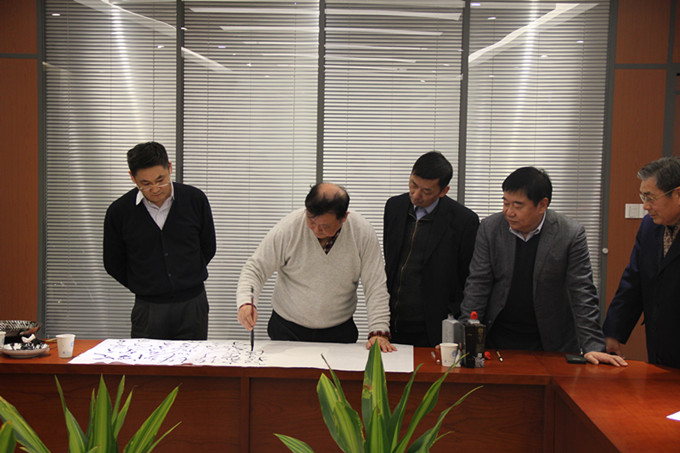 苏豪控股组织开展送“福”、送“春联”活动