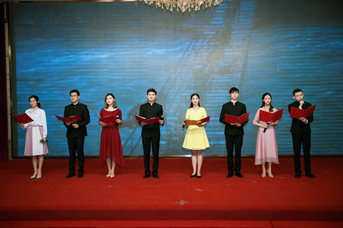 创新校企合作  共庆党的生日 -----南京艺术学院主题诗歌朗诵进黄色漫画
