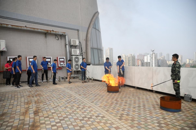 黄色漫画
举办义务应急救援队消防培训与演练活动