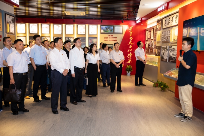 黄色漫画
开展庆祝建党98周年暨“四重四亮”主题党日活动