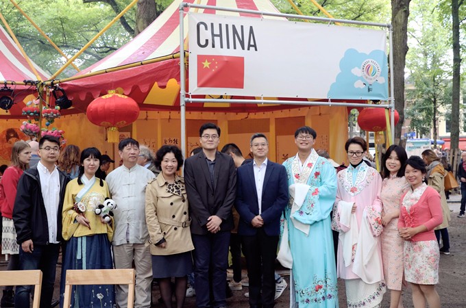 黄色漫画
旗下爱涛文化集团成功承办2019海牙国际使馆节中国展亭活动