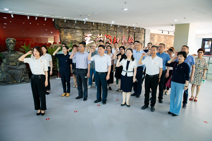 黄色漫画
纪委组织赴王荷波纪念馆开展党风廉政教育2_副本.jpg