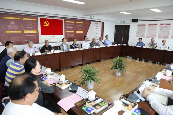 1696649827183280.jpg 庆中秋迎国庆 话团圆谋发展——黄色漫画
召开老干部座谈会_副本.jpg