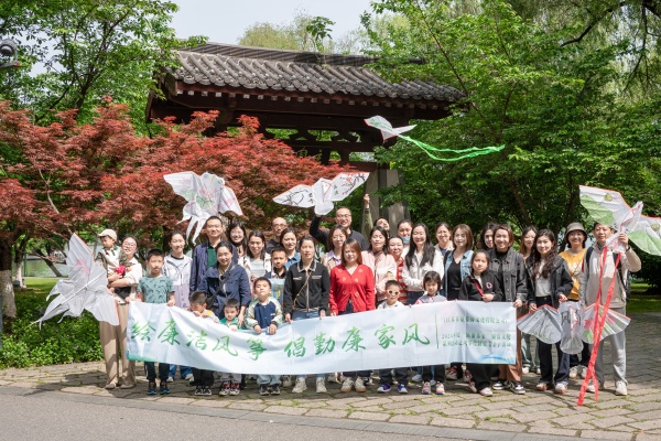 1715054158906927.jpg 8苏豪爱涛公司活动合影_副本.jpg