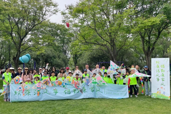 1715054177103963.jpg 10汇鸿中锦公司活动合影_副本.jpg