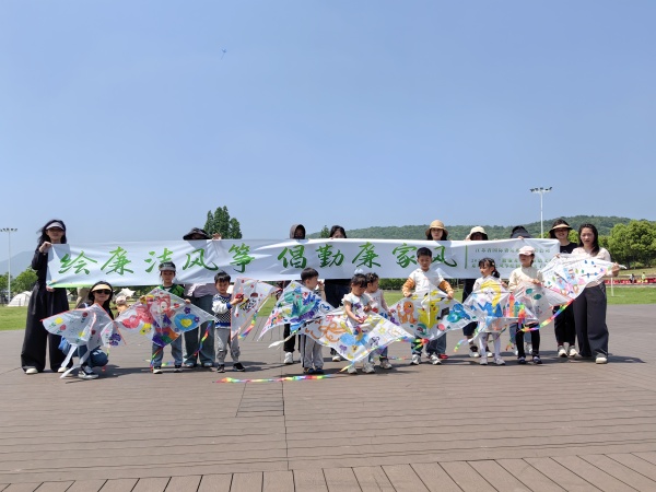 1715054190909843.jpg 12省班列公司活动合影_副本.jpg