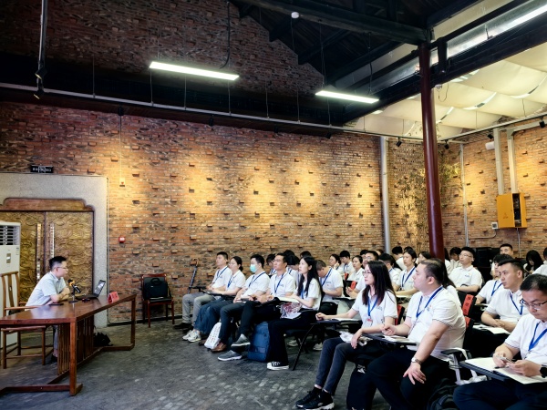 1719975882473415.jpg 谭凯授课_副本.jpg