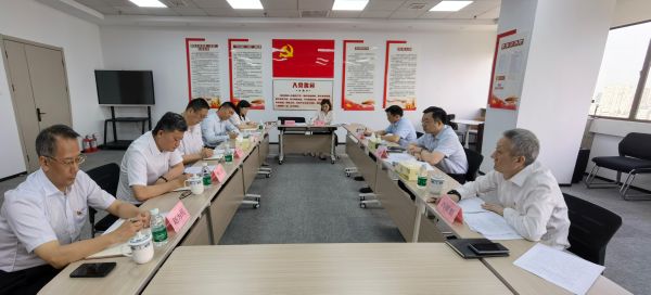 黄色漫画
党委委员、副总裁李明列席旁听江苏纸联党支部理论学习中心组专题研讨会1.jpg